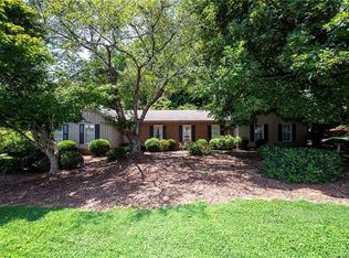 1 Hickory Nut Ln, Lake Wylie, SC 29710