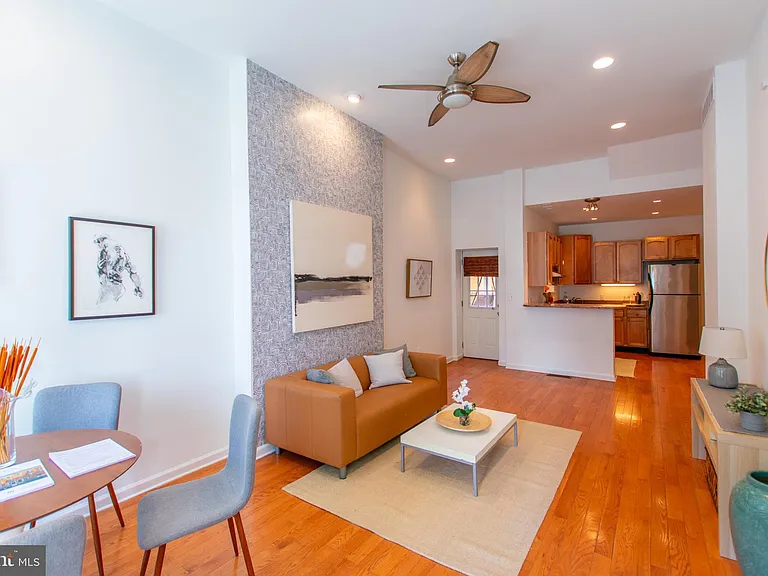 1921 Poplar St #1 — Photo 1