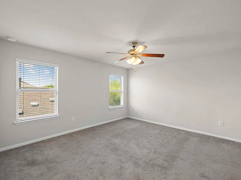 383 Eagle Brook Ln — Photo 16