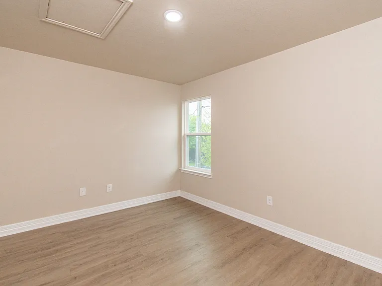 806 White Meadow Ln #B — Photo 14