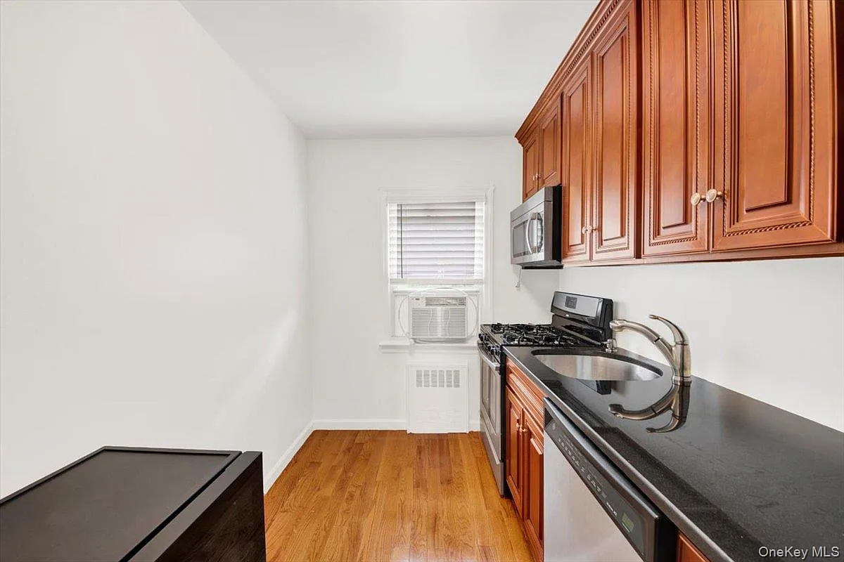 1 bed, 1.0 bath, 725 sqft, $2,400 — Photo 3