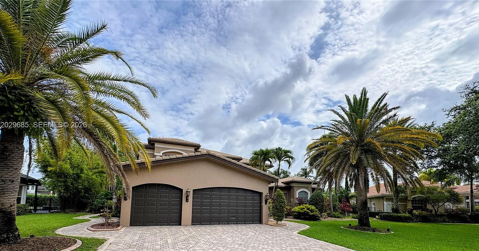 6 bed, 5545 sqft, $16,900 — Photo 3