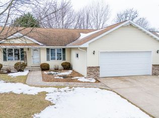 1505 W Westhaven Cir, Oshkosh, WI 54904