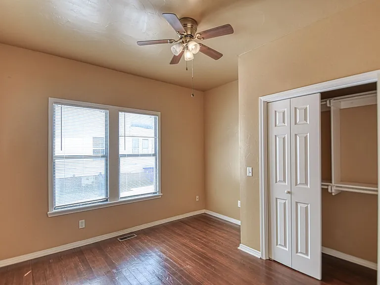 464 College Ave — Photo 24