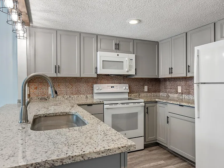 27 Marina Cir — Photo 4
