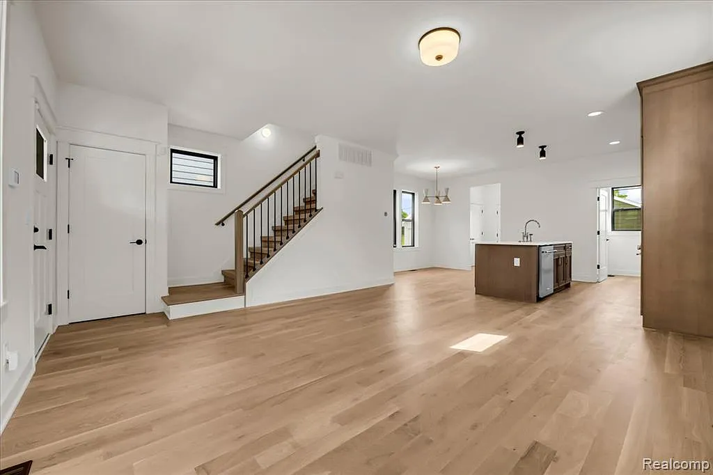 3 bed, 2.5 bath, 1900 sqft, $3,750 — Photo 4