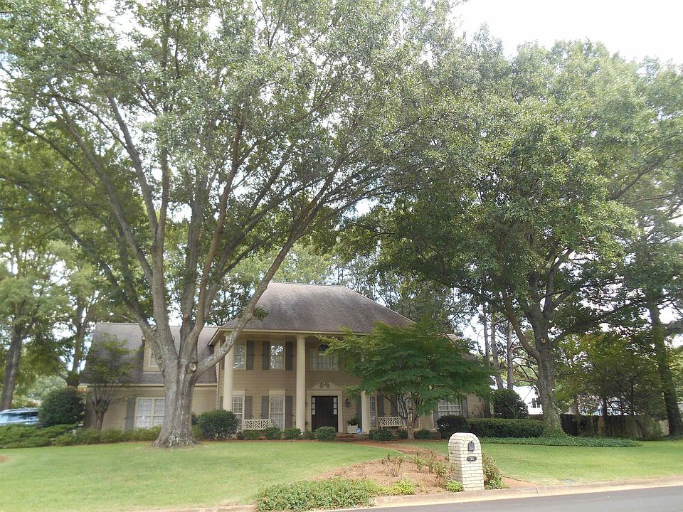 1st image of 740 Rolling Oaks Ln