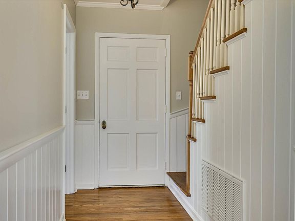 9th image of 134 Lake Bluff Drive