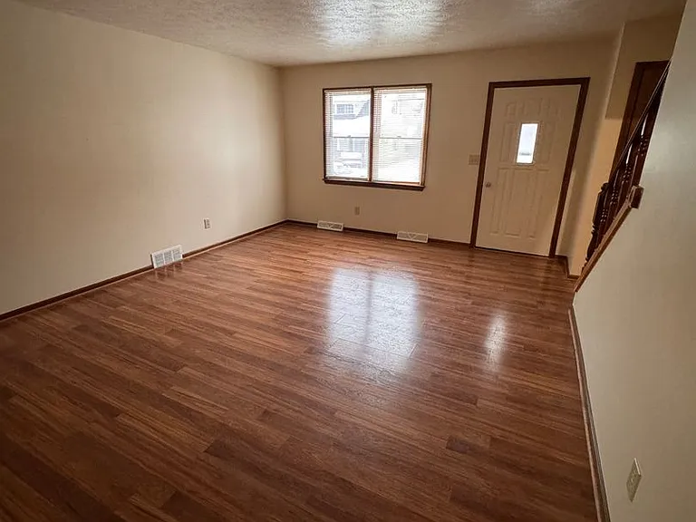 103 Hazel St — Photo 9