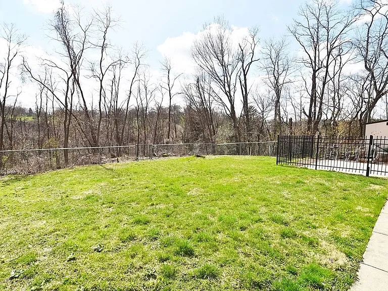 Beechwood Blvd — Photo 22