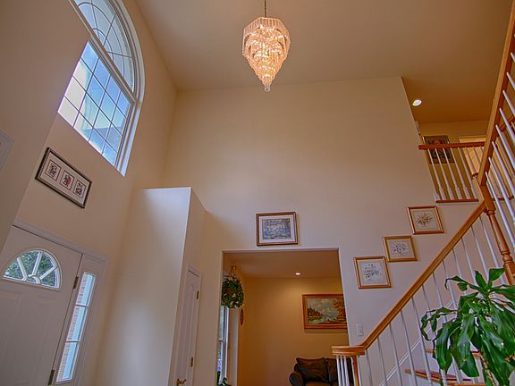 5th image of 8 Hastings Ct