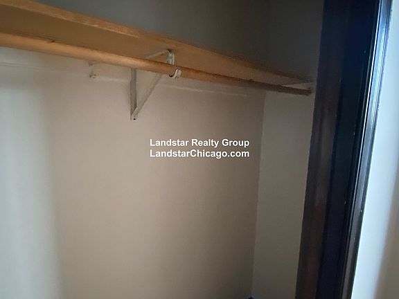 2nd image of 948 W Cuyler Ave APT 301