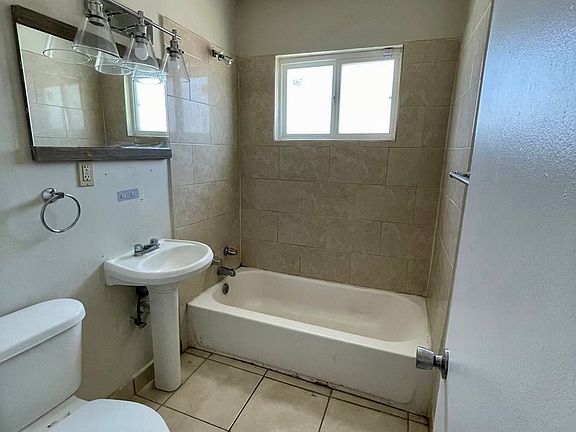 4th image of 5126 Trowbridge Dr