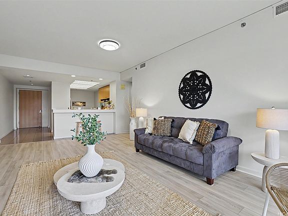 3rd image of 1 Keahole Pl APT 1512