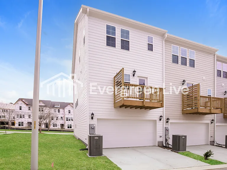 1024 Postmaster Ln — Photo 15