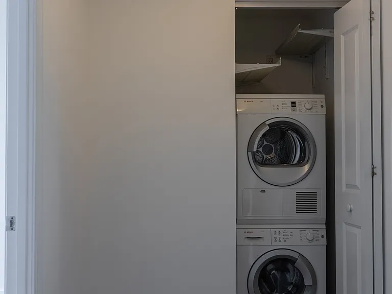 549 Borden Ave #8J — Photo 6