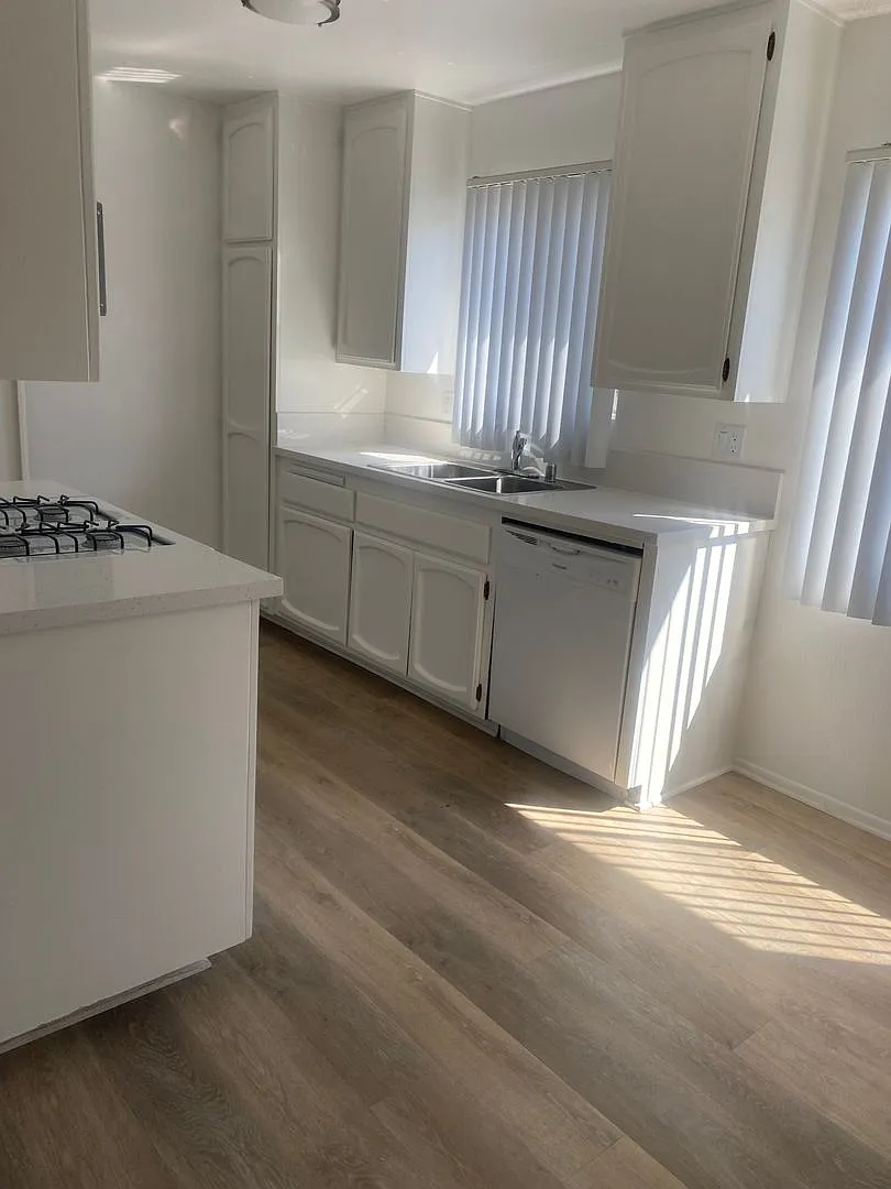 Larson Apartments — Photo 4