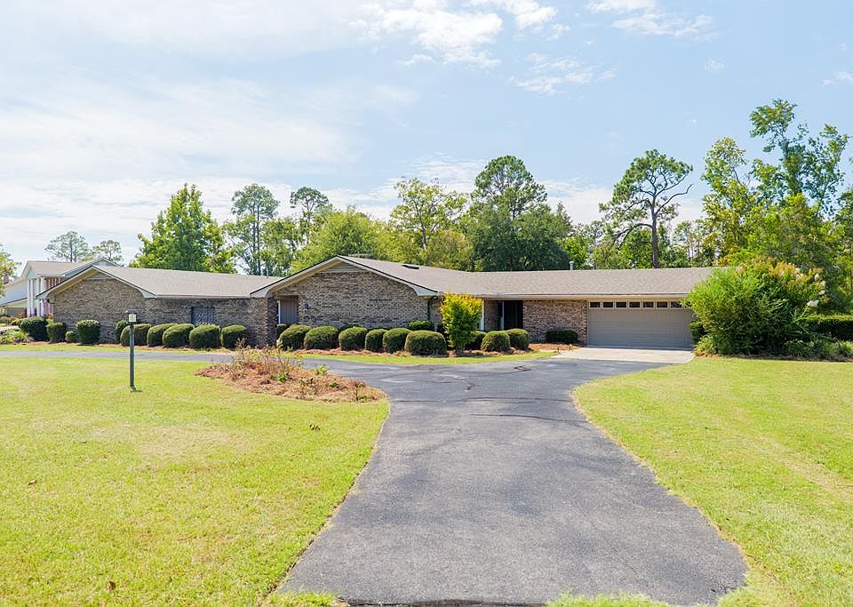 1st image of 1000 Pecan St