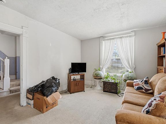 4th image of 6204 Prentice St