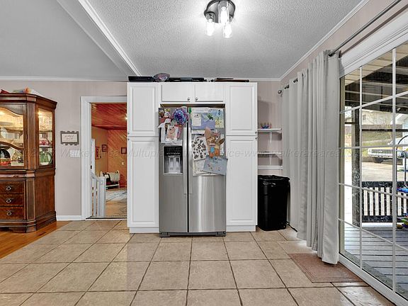 5th image of 304 6th St W