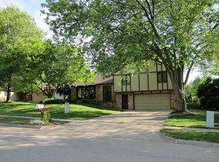 1229 Oakes Dr, Iowa City, IA 52245
