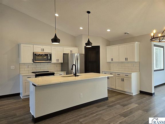 2nd image of 86 Balsam Ln