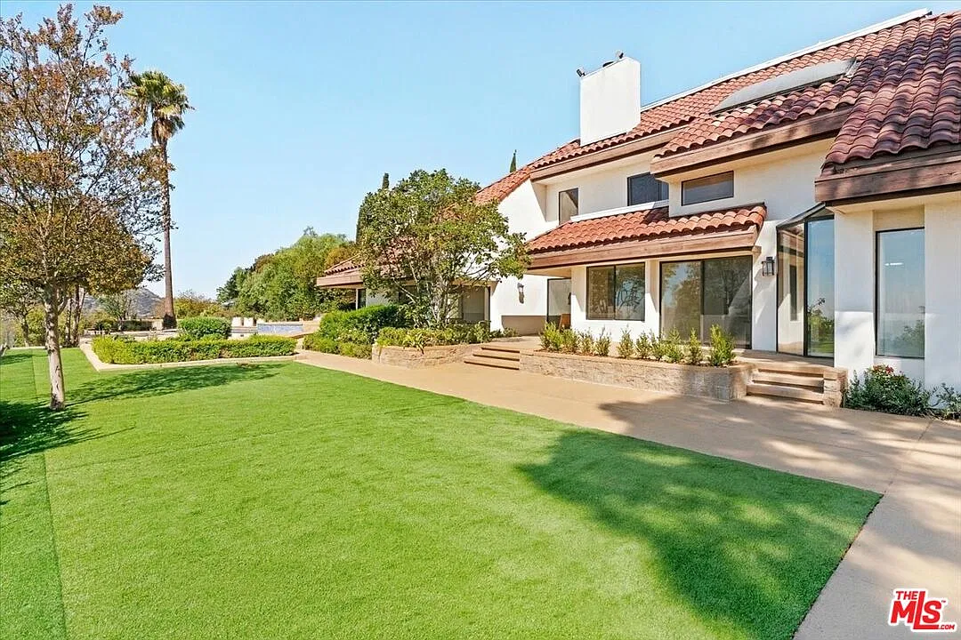 4 bed, 6.0 bath, 5273 sqft, $16,500 — Photo 3