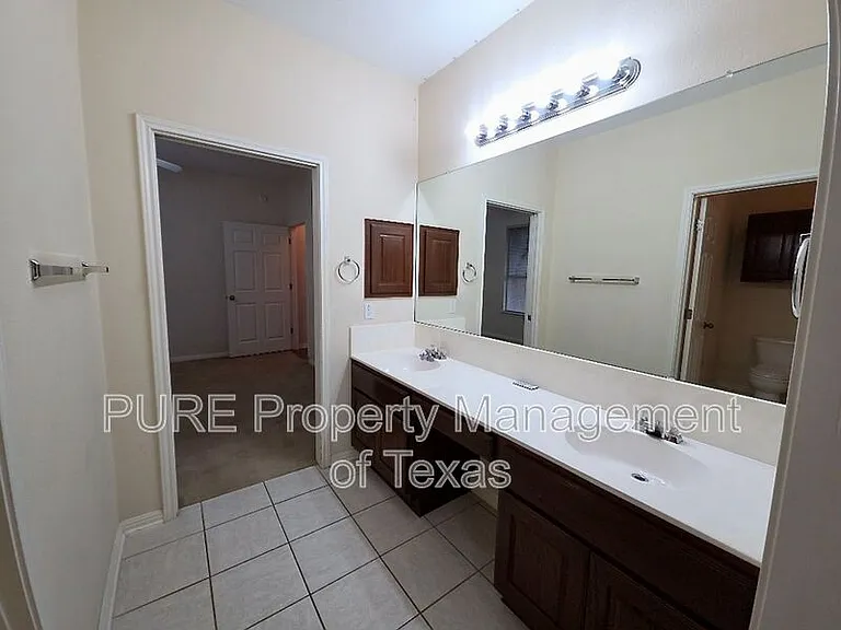 1103 Seton Hall Ln — Photo 14