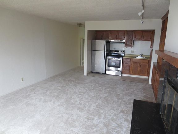5th image of 2025 Pine St APT 11