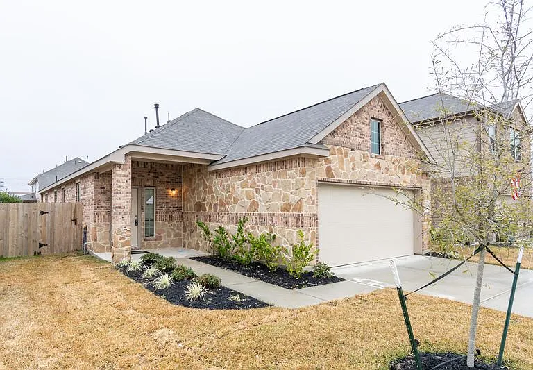 2206 Spring Hollow Dr — Photo 9