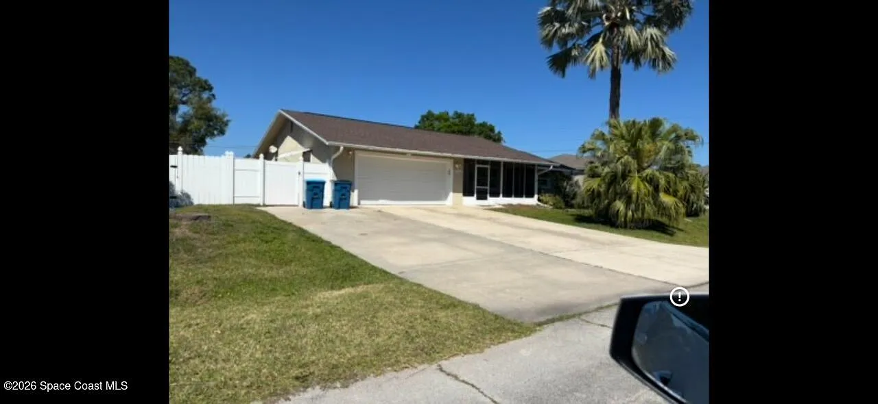 3 bed, 2.0 bath, 1316 sqft, $1,900 — Photo 1