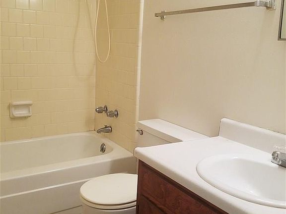 5th image of 222 W Belmont St APT 102