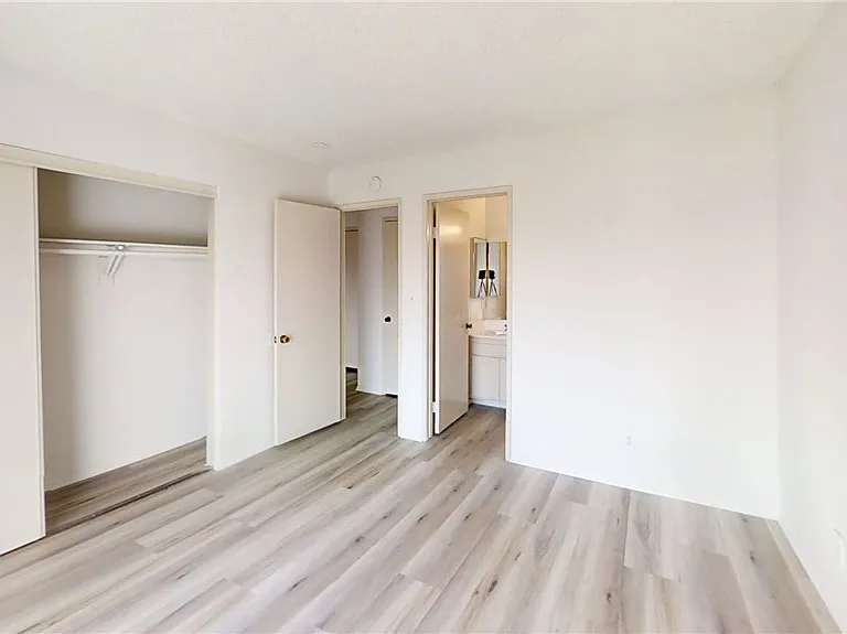 22 E Market St — Photo 3