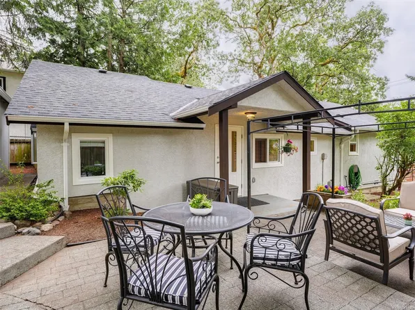 1266 Burnside Rd W, View Royal, BC V8Z 5C8