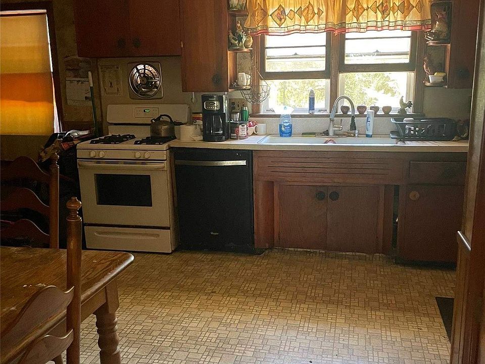 725 Peconic Ln, Peconic, NY 11958 MLS 3416174 Zillow