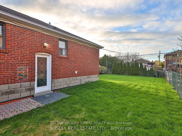136 Regina Ave #BASEMENT — Photo 14