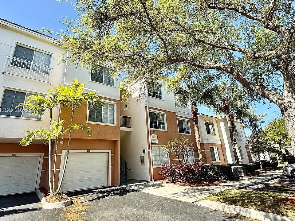 1206 Myrtlewood Cir E #1206
