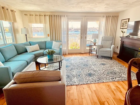 20 1st St #2, Salisbury, MA 01952