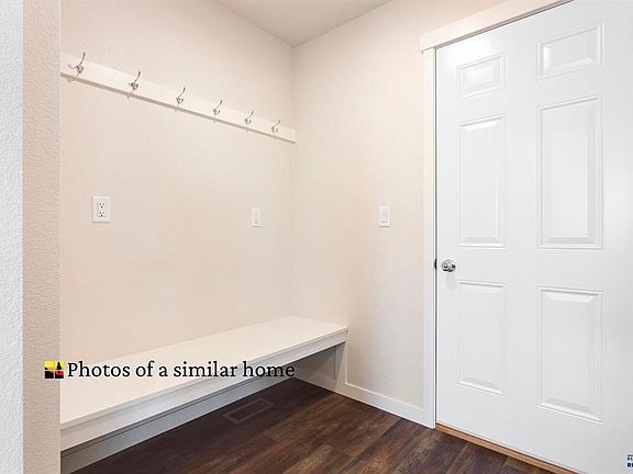 4th image of 317 N Valley Dr