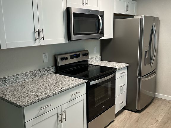 3rd image of 513 Cocoplum Dr