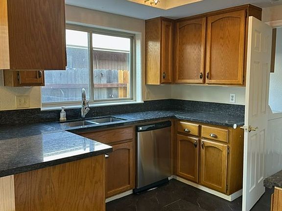 3rd image of 1175 Dawson Dr