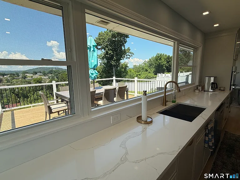 16 Candlewood Acres Rd — Photo 6