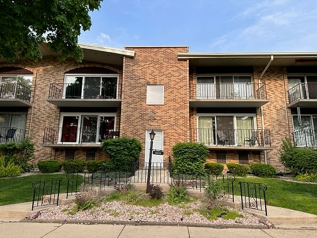 1st image of 10219 S Komensky Ave APT 2D