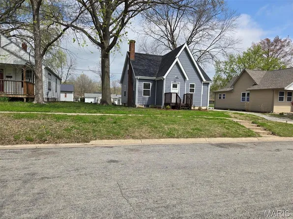 1551 Fairfax St, Carlyle, IL 62231