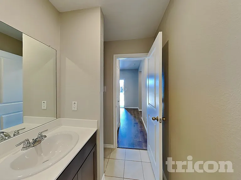 3323 Hawkins Dr — Photo 12