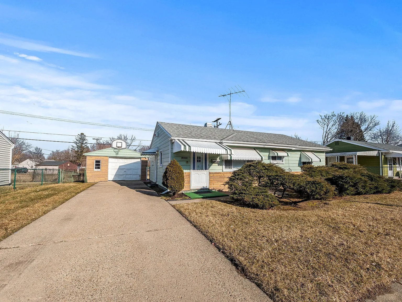 437 Burton Ct photo 1
