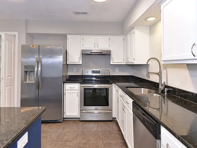 112 Post Oak Rd — Photo 12
