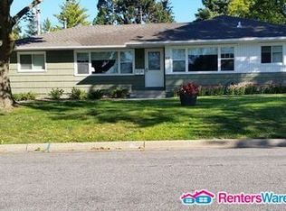 719 Robinwood Ln, Hopkins, MN 55305