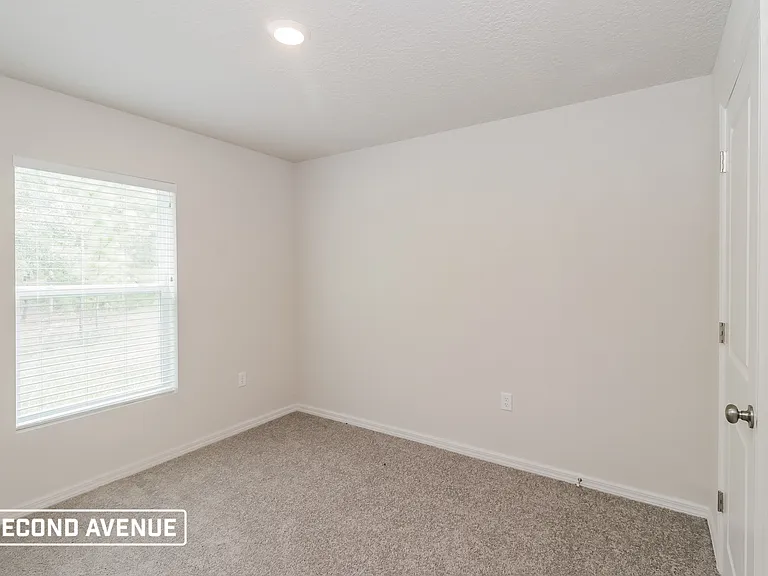 6690 N Roland Dr — Photo 10