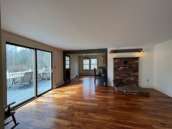 5th image of 42 Waterside Ln
